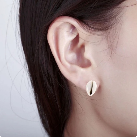 Shell Earrings Mermaid Seashell Post Earrings - Picture 2 of 6